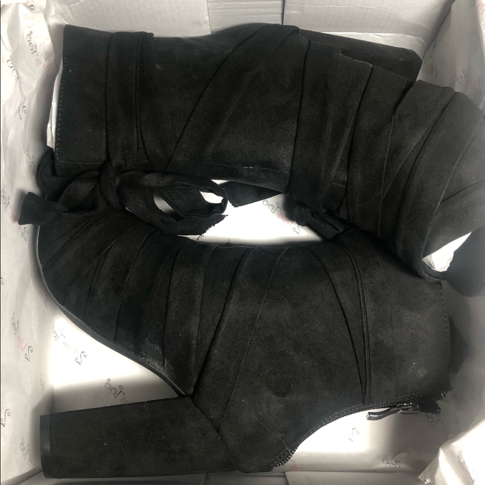 2 Lips Too Black Boots Size 6